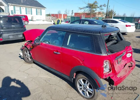 2013 Mini Hardtop Cooper z USA, uszkodzony, nr VIN WMWSU3C57DT544714